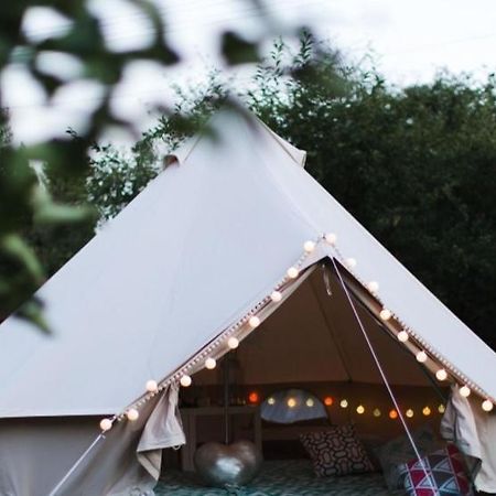 Wildberry Glamping Orgères-la-Roche Exterior foto