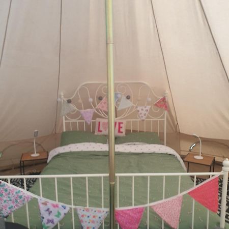 Wildberry Glamping Orgères-la-Roche Exterior foto