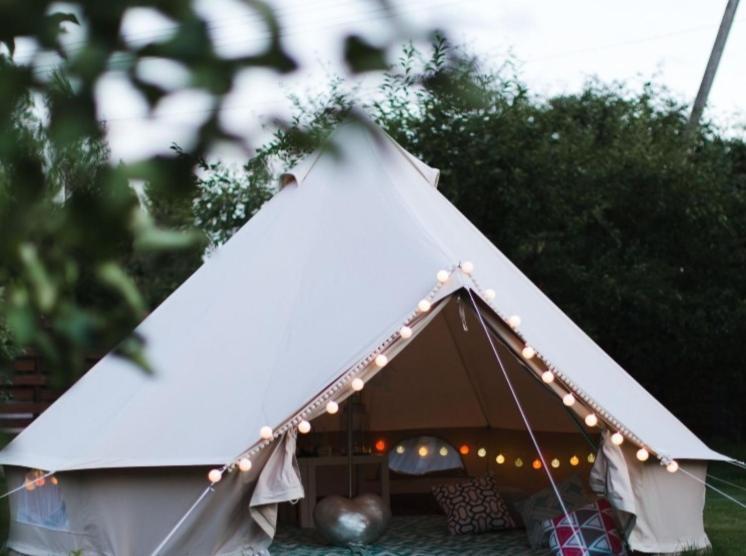 Wildberry Glamping Orgères-la-Roche Exterior foto